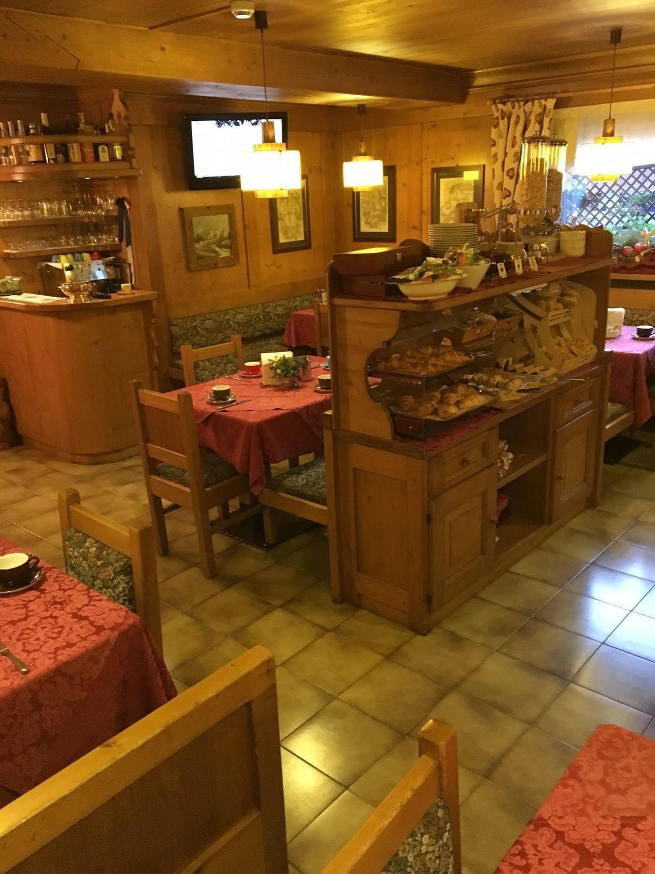 Meuble Villa Neve Cortina dʼAmpezzo Exterior foto